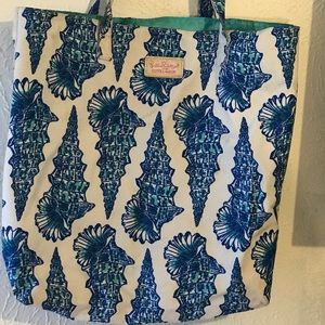 Estēe Lauder shell tote